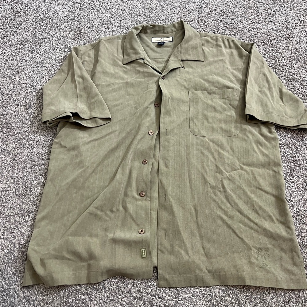 Tommy Bahama 100% silk button down short sleeve size large
